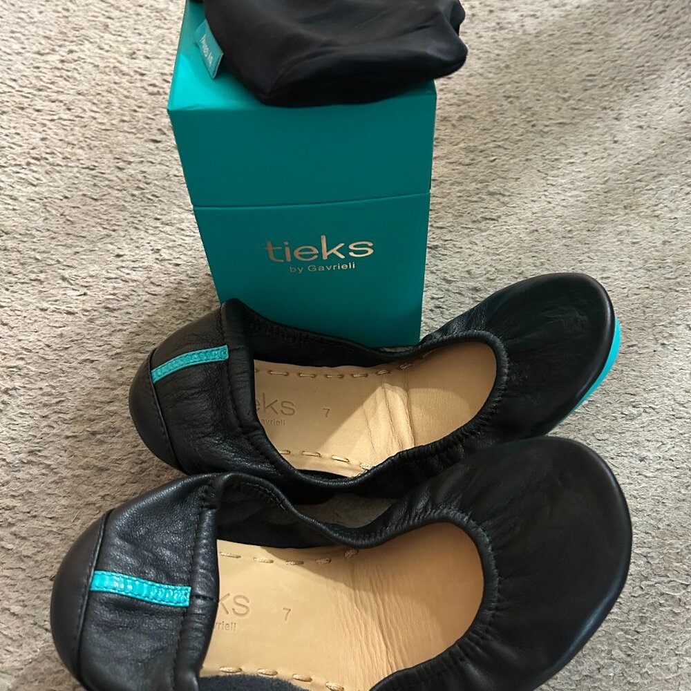 Tieks by Gavrieli Matte Black NEW in box with travel bag SIZE 7